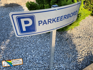 Parkeerbord gebogen, paalbevestiging